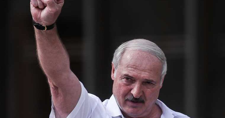 Лукашенко закрывает заводы