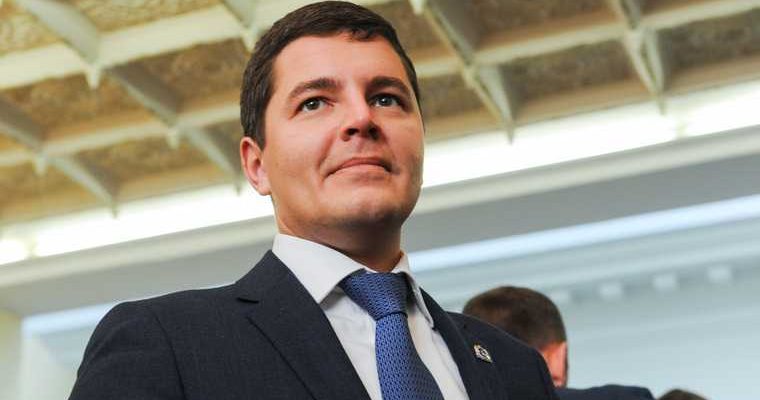 ЯНАО Коротчаево укладывали асфальт ночью перед губернатором