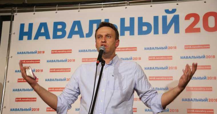 отравление Алексей Навальный почему впал в кому