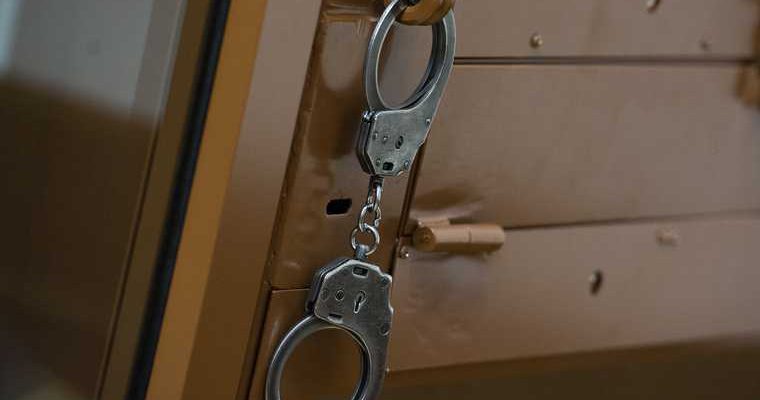 ЯНАО бабушка выбросила внучку уголовное дело суд приговор